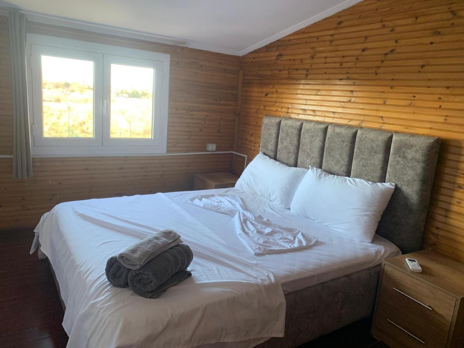 Wooden House Baks-Rrjoll